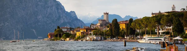 Bellissimo Panoramico Lago Garda Vista Sul Paese Malcesine Italia — Foto Stock