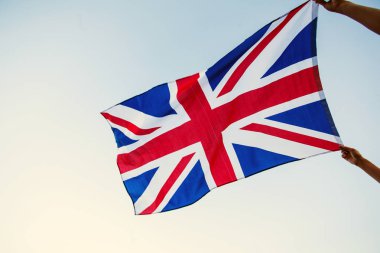 İngiltere bayrak mavi gökyüzü, Union Jack bayrak sallayarak