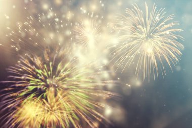 Yeni yılda havai fişekler ve kopyalama alanı - soyut tatil arkaplanı