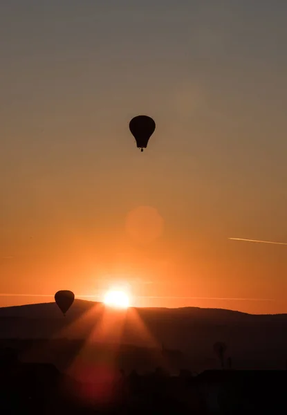 Horkovzdušné Balóny Silueta Krásný Západ Slunce Koncept Svobody Cestování — Stock fotografie