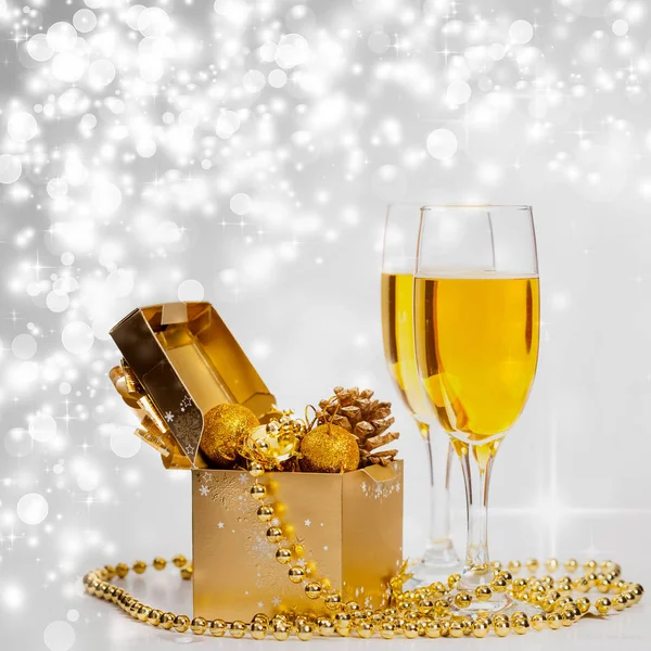 Sklenice Šampaňského Šumivé Holiday Pozadí Ohňostrojem — Stock fotografie