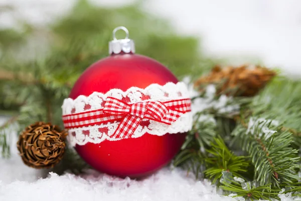休日の背景に赤のクリスマス装飾 — ストック写真