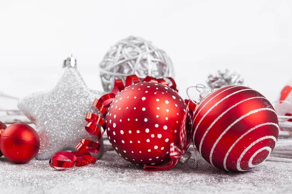 Décorations Noël Rouges Isolées Sur Blanc — Photo