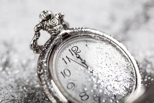 Oude Zilveren Horloge Close Middernacht Nieuwjaar Concep — Stockfoto