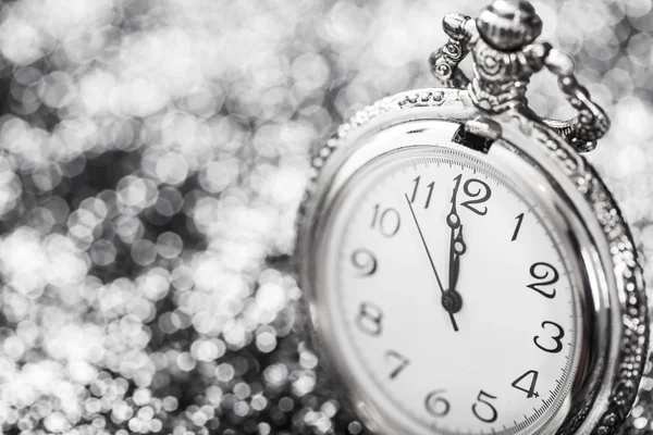 Oude Zilveren Horloge Close Middernacht Nieuwjaar Concep — Stockfoto