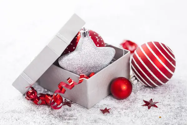 Boules Noël Rouges Isolées Sur Blanc — Photo