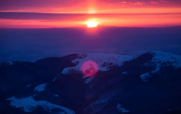 Bella Alba Nelle Montagne Invernali Della Transilvania — Foto Stock