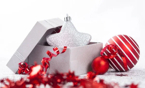 Palle Natale Rosse Isolate Bianco — Foto Stock