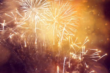 Yeni yılda havai fişekler ve kopyalama alanı - soyut tatil arkaplanı