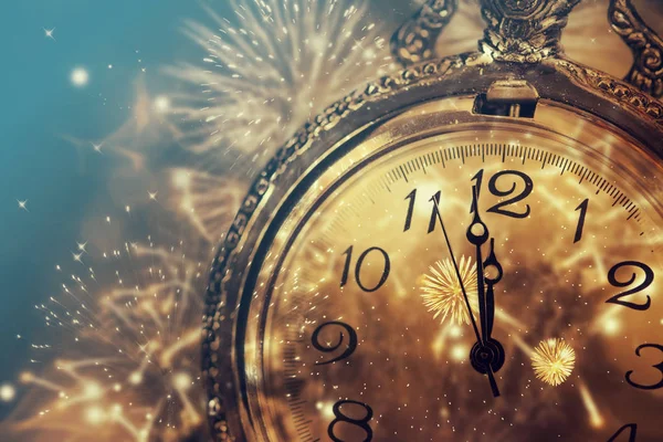Año Nuevo Medianoche Reloj Viejo Con Fuegos Artificiales Luces Fiesta —  Fotos de Stock