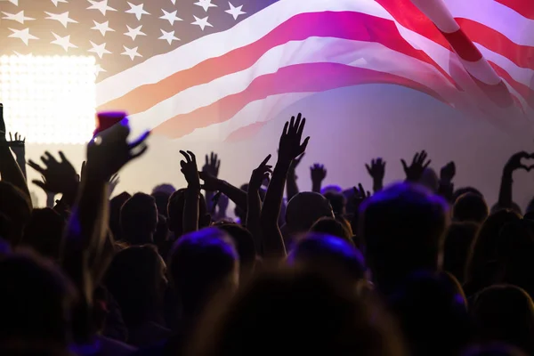 United States flag - crowd celebrating 4th of July Independence — Stock Photo, Image