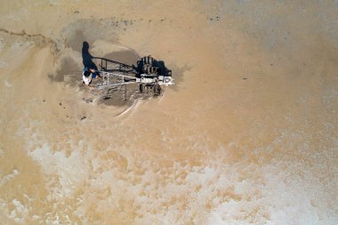 Yağışlı sezonda pirinç fabrikası için Asya çiftçi pulluk, kırsal ülkeler