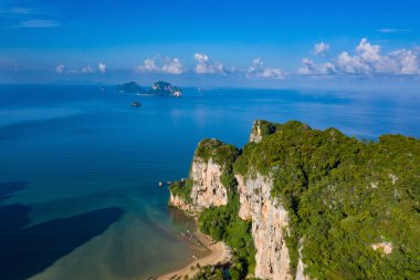 Krabi eyaletinde Beautiful Tonsai plaj, Tayland - Havadan görünümü