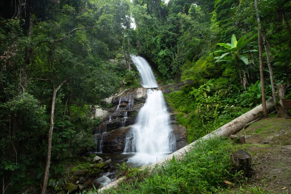 Huai sai lueang wasserfall im inthanon nationalpark. — Stockfoto