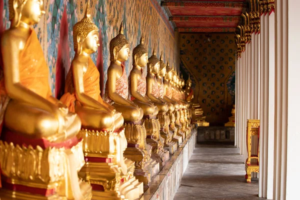 Ancient Buddha ' s Statue vid Wat Pho Temple, Bangkok, Thailand. — Stockfoto