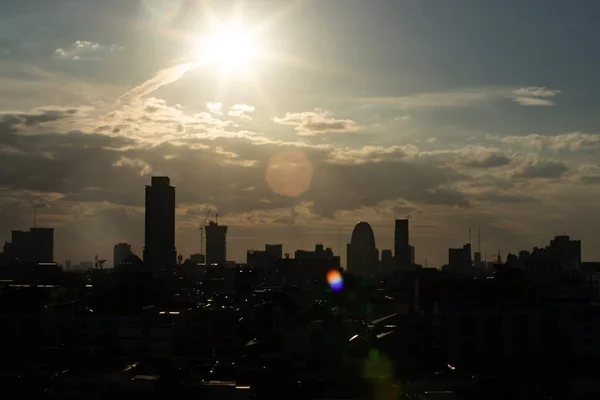 Fondo del cielo atardecer, Bangkok, Tailandia Fondo del paisaje urbano . —  Fotos de Stock