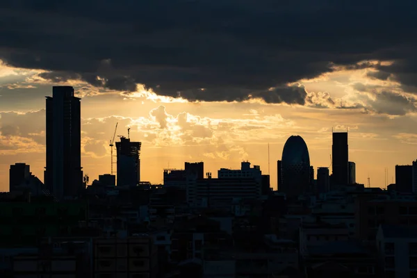 Fondo del cielo atardecer, Bangkok, Tailandia Fondo del paisaje urbano . —  Fotos de Stock