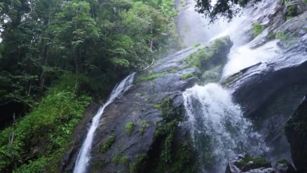 Красивый Водопад Национальном Парке Doi Inthanon Таиланд — стоковое видео