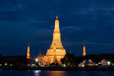 WAT Arun tapınakta alacakaranlık Bangkok, Tayland.
