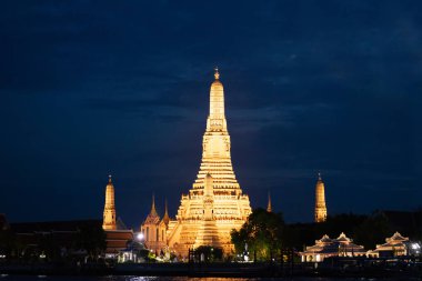 WAT Arun tapınakta alacakaranlık Bangkok, Tayland.