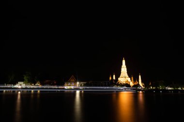 WAT Arun tapınakta alacakaranlık Bangkok, Tayland.