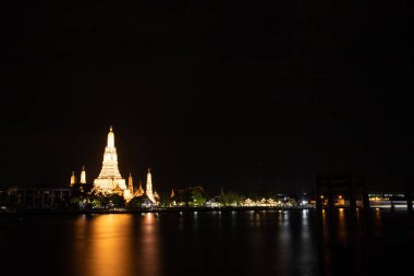 WAT Arun tapınakta alacakaranlık Bangkok, Tayland.