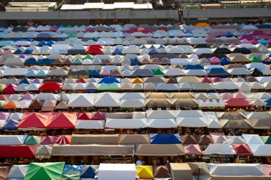 Tren Gece Pazarı Ratchada, Bangkok, Tayland.