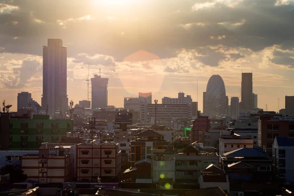 Fondo del cielo atardecer, Bangkok, Tailandia Fondo del paisaje urbano . —  Fotos de Stock