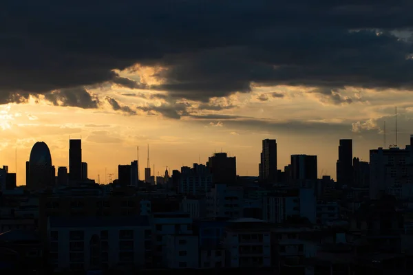 Tramonto cielo sfondo, Bangkok, Thailandia paesaggio urbano sfondo . — Foto Stock