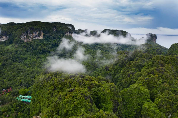 Tropical mountain mist in Krabi, Thailand. — Stock Photo, Image