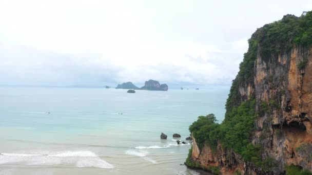Cinematic Ariel Shots Railay Beach Amazing Limestones Krabi Thailand — ストック動画