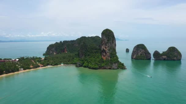 Кино Аркадные Кадры Пляжа Railay Удивительными Известняками Фабби Таиланд — стоковое видео