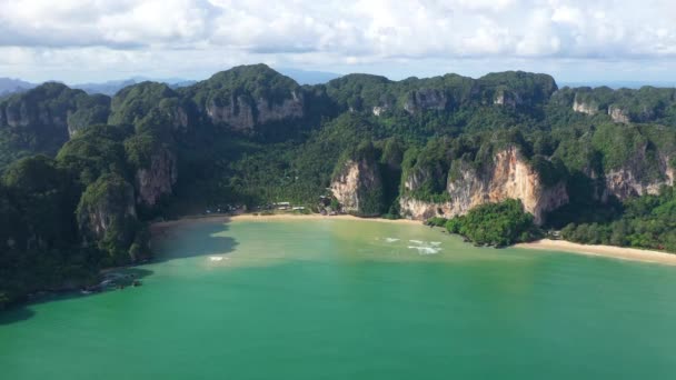 Incredibili Bellissime Formazioni Rocciose Lungo Costa Della Spiaggia Tonsai Thailandia — Video Stock