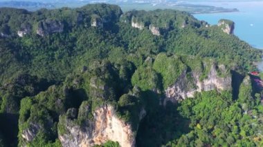Tayland, Railey sahilleri boyunca inanılmaz ve güzel kaya oluşumları..
