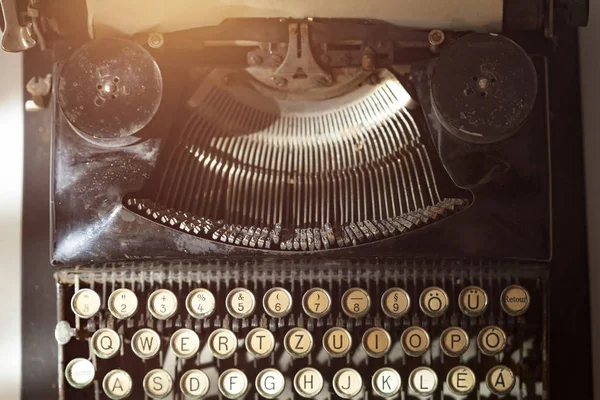 Închiderea mașinii de scris retro de epocă . — Fotografie, imagine de stoc
