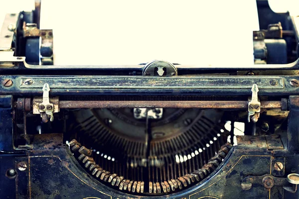 Antika retro biçimli daktiloyu kapat.