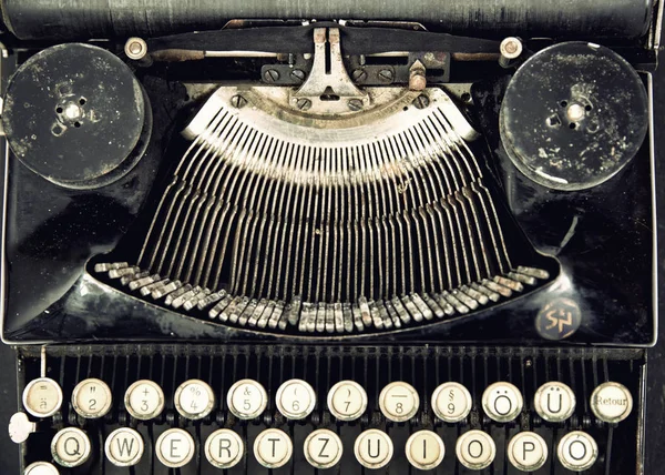 Antika retro biçimli daktiloyu kapat.