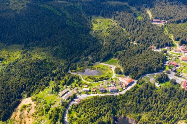 Transilvanya 'daki Harghitafurdo' da küçük bir tatil köyü..