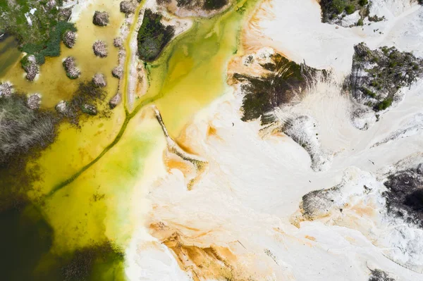 다채 로운 인공 광산 호수의 공중 촬영 — 스톡 사진