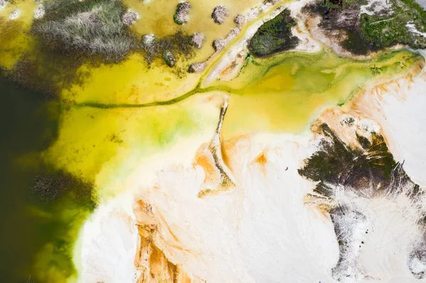 다채 로운 인공 광산 호수의 공중 촬영 — 스톡 사진