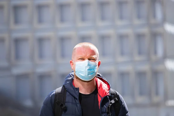 Covid Pandemic Coronavirus Man Front Modern Building Wearing Face Mask — Stock Photo, Image