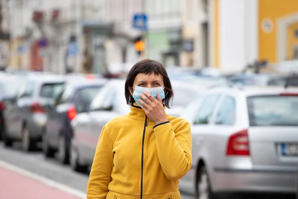 Covid Pandemic Coronavirus Woman City Street Wearing Face Mask Protective — Stock Photo, Image