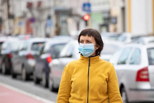 Covid Pandemic Coronavirus Woman City Street Wearing Face Mask Protective — Stock Photo, Image