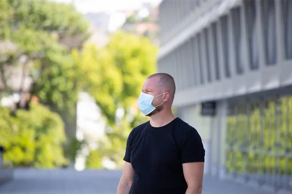 Covid Pandemic Coronavirus Man Front Modern Building Wearing Face Mask — Stock Photo, Image