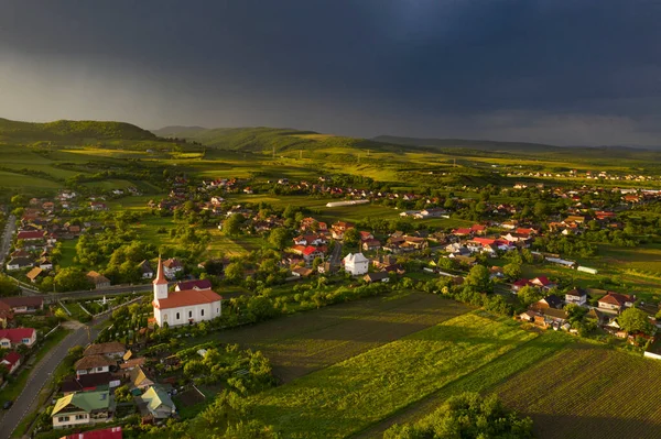 Ciel Dramatique Avec Tonnerre Sur Petit Village Transylvanie — Photo