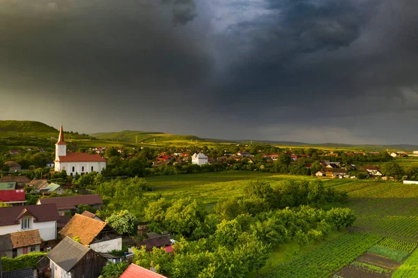 Ciel Dramatique Avec Tonnerre Sur Petit Village Transylvanie — Photo