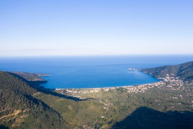 Psili Ammos plajının hava manzarası, Thassos adası, Yunanistan. 