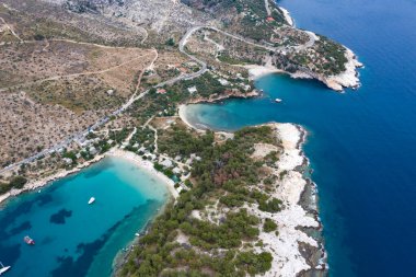 Aliki 'nin üzerinde, Thassos Adası Yunanistan, yüksek çözünürlüklü hava manzaralı duvar kağıdı