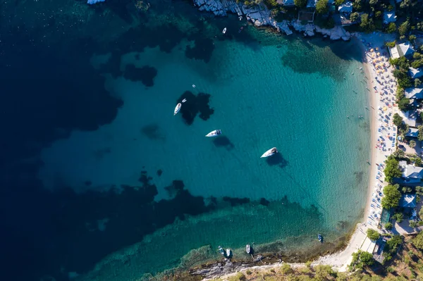 Vista Aérea Barcos Vela Frente Praia Aliki Ilha Thassos Grécia — Fotografia de Stock