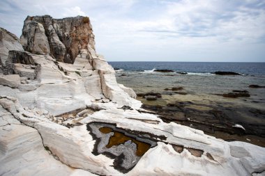 Aliki, Thassos Adası, Yunanistan 'da denizdeki mermer bloklar